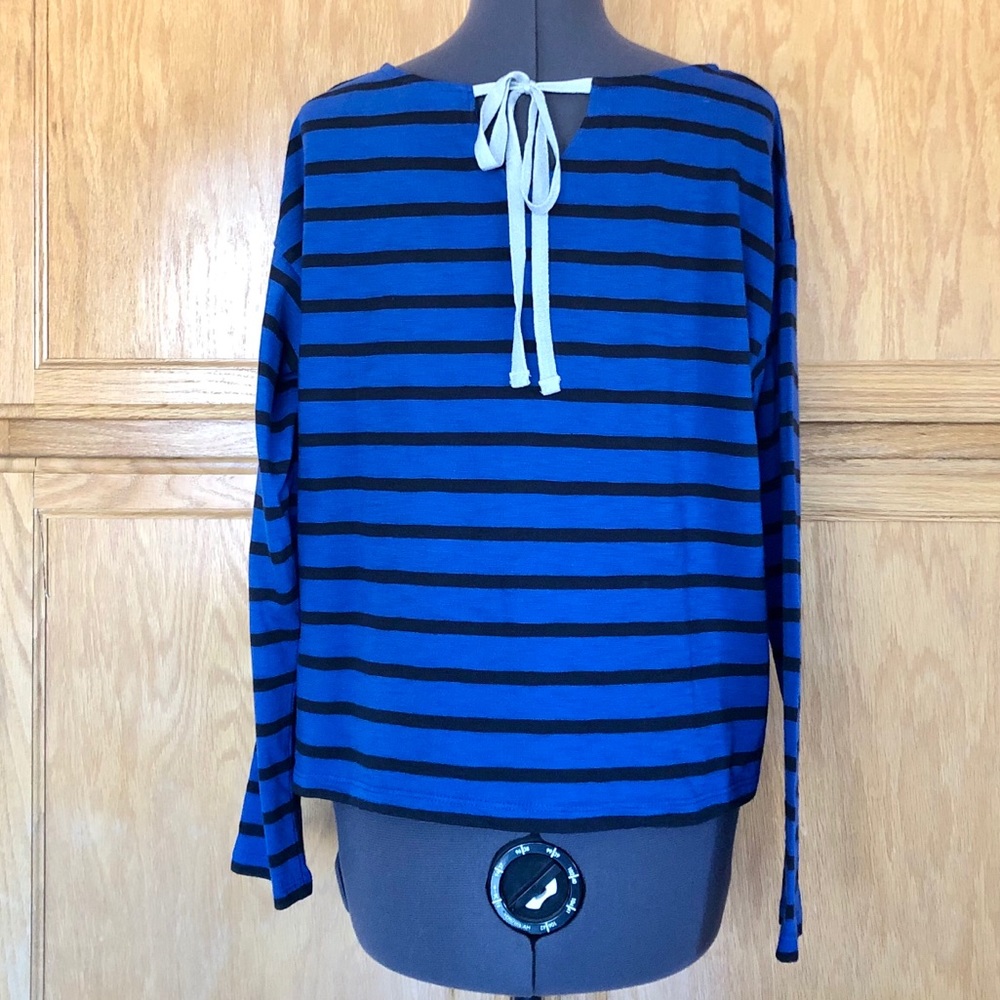 💥Host Pick 11/22/22 - Sustainable & Eco-Friendly Party💥 Levi’s Top - Picture 4 of 12
